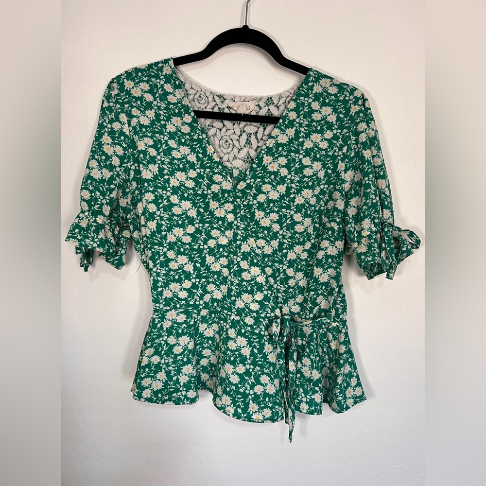 Women’s Crop Floral Cross Over Top Size 1/4 Frill Sleeve Size XL